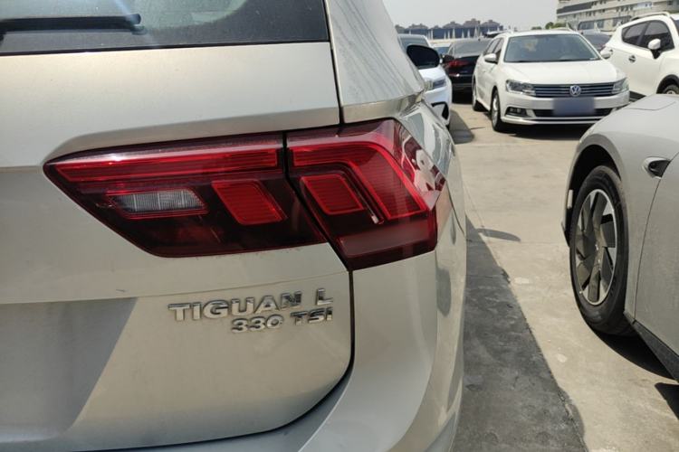 Used Volkswagen Tiguan L 2020 330TSI Automatic Two-Wheel Drive Smart Luxury Edition China VI Standard Right Rear Taillight