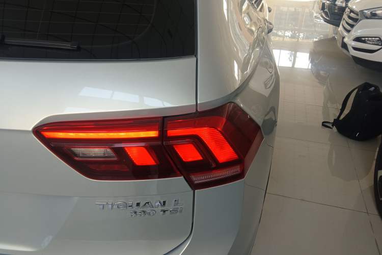 Used Volkswagen Tiguan L 2020 330TSI Automatic Two-Wheel Drive Panoramic Comfort Edition China VI Standard Right Rear Taillight