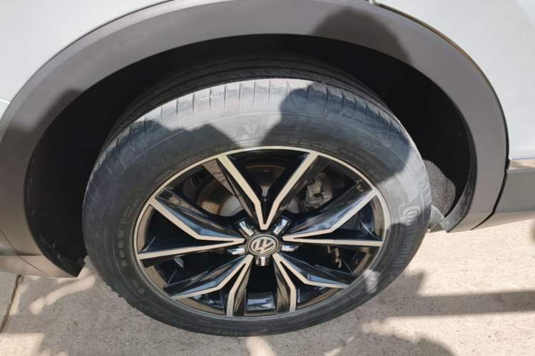 Used Volkswagen Tiguan L 2020 330TSI Automatic Two-Wheel Drive Smart Luxury Edition China VI Standard Right Rear Wheel Hub