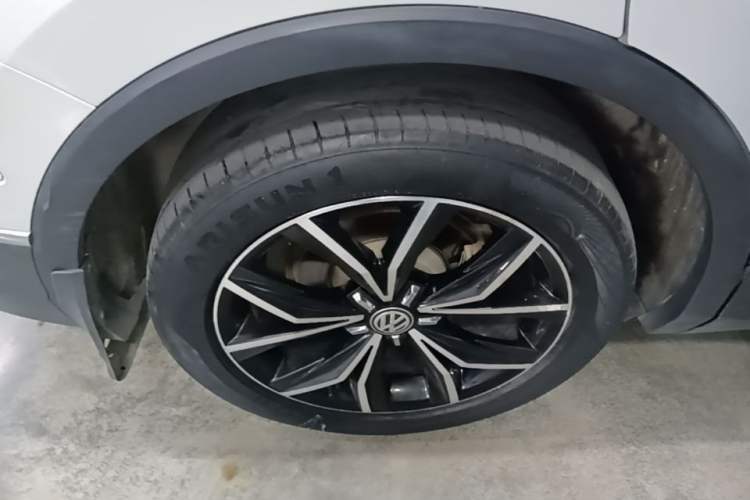 Used Volkswagen Tiguan L 2020 330TSI Automatic Two-Wheel Drive Smart Luxury Edition China VI Standard Right Rear Wheel Hub