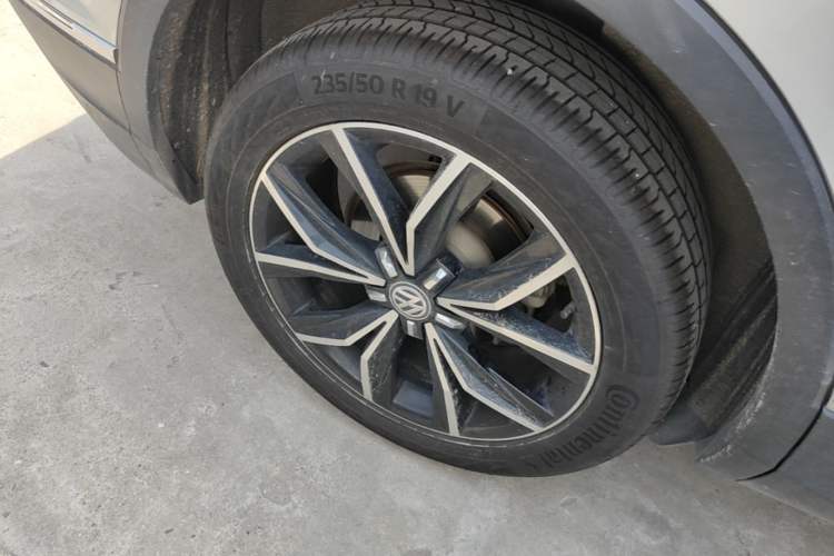 Used Volkswagen Tiguan L 2020 330TSI Automatic Two-Wheel Drive Smart Luxury Edition China VI Standard Right Rear Wheel Hub