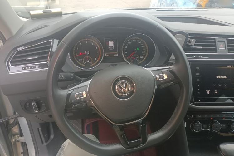 Used Volkswagen Tiguan L 2020 330TSI Automatic Two-Wheel Drive Smart Luxury Edition China VI Standard Steering Wheel