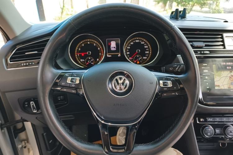 Used Volkswagen Tiguan L 2020 330TSI Automatic Two-Wheel Drive Smart Luxury Edition China VI Standard Steering Wheel