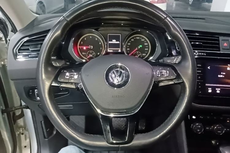 Used Volkswagen Tiguan L 2020 330TSI Automatic Two-Wheel Drive Smart Luxury Edition China VI Standard Steering Wheel