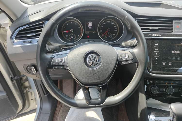Used Volkswagen Tiguan L 2020 330TSI Automatic Two-Wheel Drive Smart Luxury Edition China VI Standard Steering Wheel