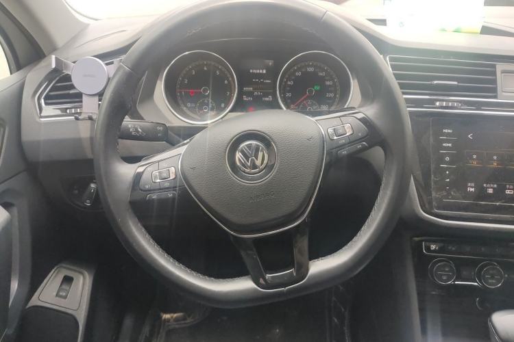 Used Volkswagen Tiguan L 2020 330TSI Automatic Two-Wheel Drive Smart Luxury Edition China VI Standard Steering Wheel