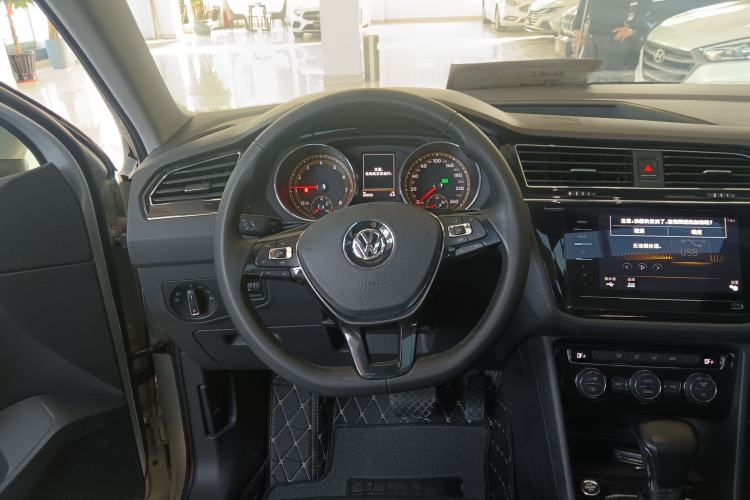 Used Volkswagen Tiguan L 2020 330TSI Automatic Two-Wheel Drive Panoramic Comfort Edition China VI Standard Steering Wheel