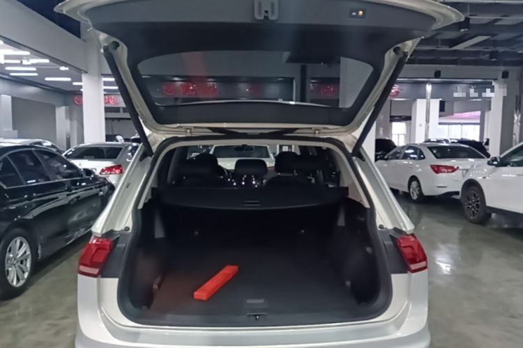 Used Volkswagen Tiguan L 2020 330TSI Automatic Two-Wheel Drive Smart Luxury Edition China VI Standard Trunk
