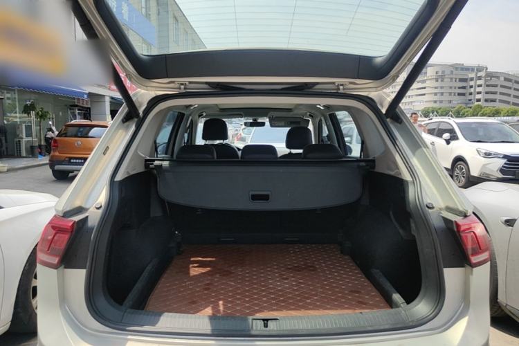Used Volkswagen Tiguan L 2020 330TSI Automatic Two-Wheel Drive Smart Luxury Edition China VI Standard Trunk