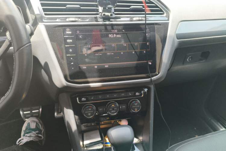 Used Volkswagen Tiguan L 2020 330TSI Automatic Two-Wheel Drive R-Line Flagship Version China VI Standard Audio And AC Panel