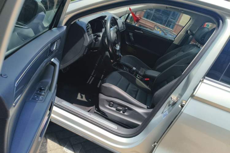 Used Volkswagen Tiguan L 2020 330TSI Automatic Two-Wheel Drive R-Line Flagship Version China VI Standard Driver Seat