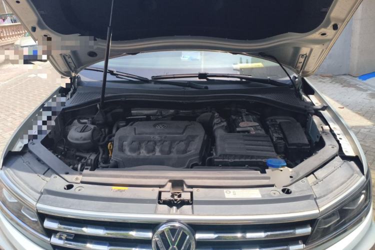 Used Volkswagen Tiguan L 2020 330TSI Automatic Two-Wheel Drive R-Line Flagship Version China VI Standard Engine Bay
