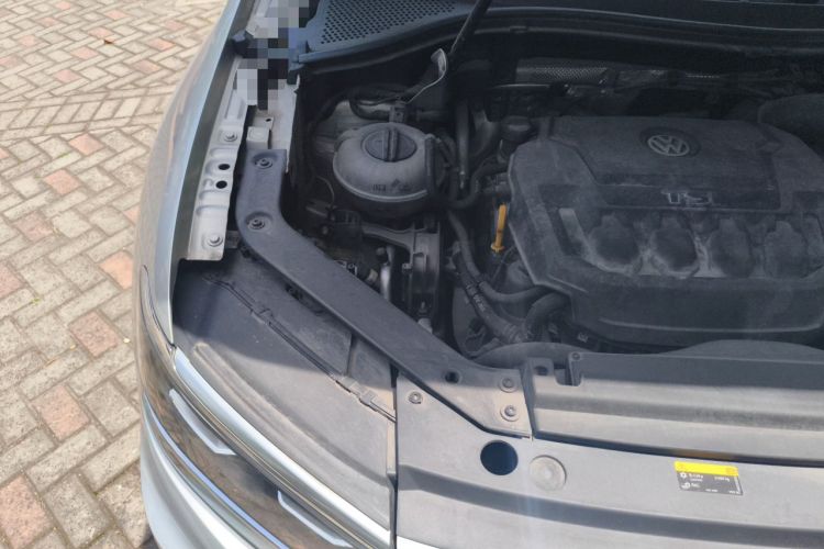 Used Volkswagen Tiguan L 2020 330TSI Automatic Two-Wheel Drive R-Line Flagship Version China VI Standard Engine Bay Right