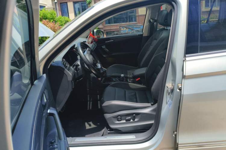 Used Volkswagen Tiguan L 2020 330TSI Automatic Two-Wheel Drive R-Line Flagship Version China VI Standard Left Front Seat