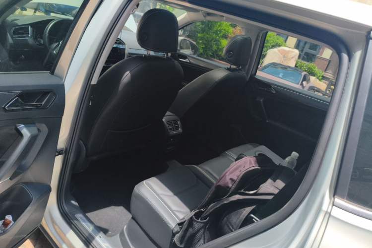 Used Volkswagen Tiguan L 2020 330TSI Automatic Two-Wheel Drive R-Line Flagship Version China VI Standard Left Rear Seat