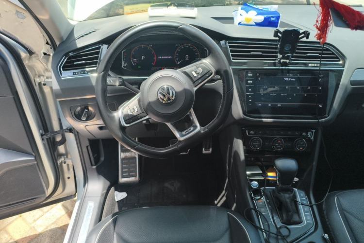 Used Volkswagen Tiguan L 2020 330TSI Automatic Two-Wheel Drive R-Line Flagship Version China VI Standard Steering Wheel
