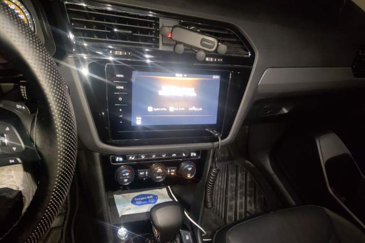 Used Volkswagen Tiguan L 2020 330TSI Automatic Two-Wheel Drive Smart Luxury Edition China VI Standard Audio And AC Panel