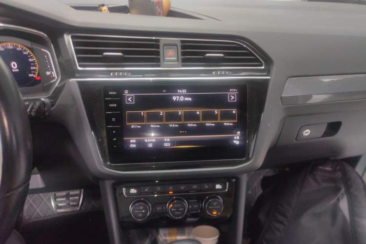 Used Volkswagen Tiguan L 2020 330TSI Automatic Two-Wheel Drive R-Line Flagship Version China VI Standard Audio And AC Panel