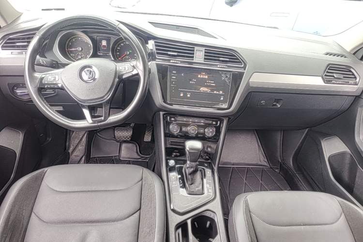 Used Volkswagen Tiguan L 2020 330TSI Automatic Two-Wheel Drive Panoramic Comfort Edition China VI Standard Center Console