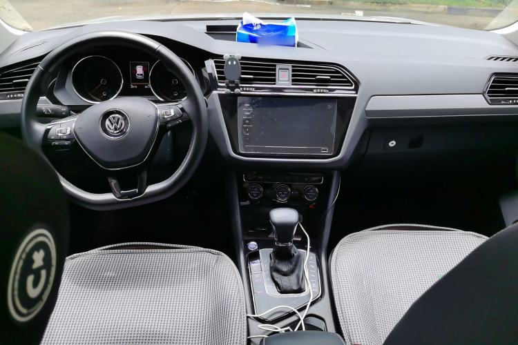 Used Volkswagen Tiguan L 2020 330TSI Automatic Two-Wheel Drive Smart Luxury Edition China VI Standard Center Console