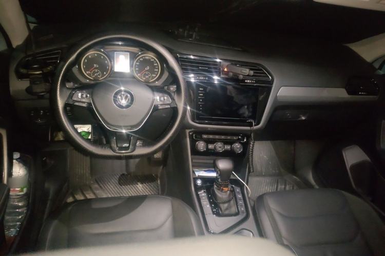 Used Volkswagen Tiguan L 2020 330TSI Automatic Two-Wheel Drive Smart Luxury Edition China VI Standard Center Console