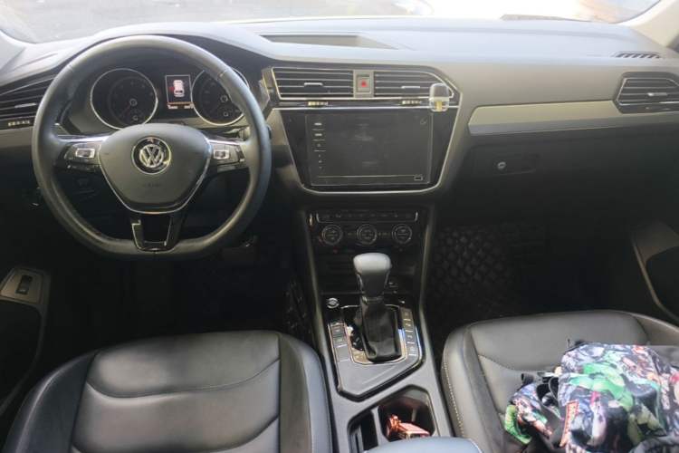 Used Volkswagen Tiguan L 2020 330TSI Automatic Two-Wheel Drive Smart Luxury Edition China VI Standard Center Console