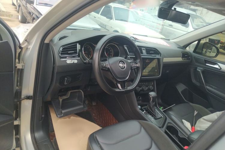 Used Volkswagen Tiguan L 2020 330TSI Automatic Two-Wheel Drive Panoramic Comfort Edition China VI Standard Center Console