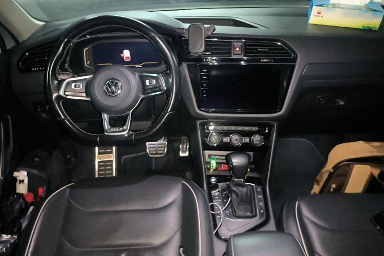 Used Volkswagen Tiguan L 2020 330TSI Automatic Two-Wheel Drive R-Line Flagship Version China VI Standard Center Console
