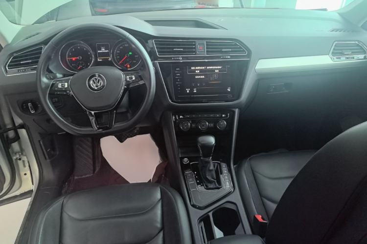 Used Volkswagen Tiguan L 2020 330TSI Automatic Two-Wheel Drive Smart Luxury Edition China VI Standard Center Console
