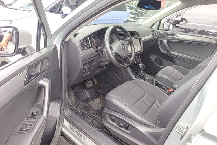 Used Volkswagen Tiguan L 2020 330TSI Automatic Two-Wheel Drive Panoramic Comfort Edition China VI Standard Driver Seat