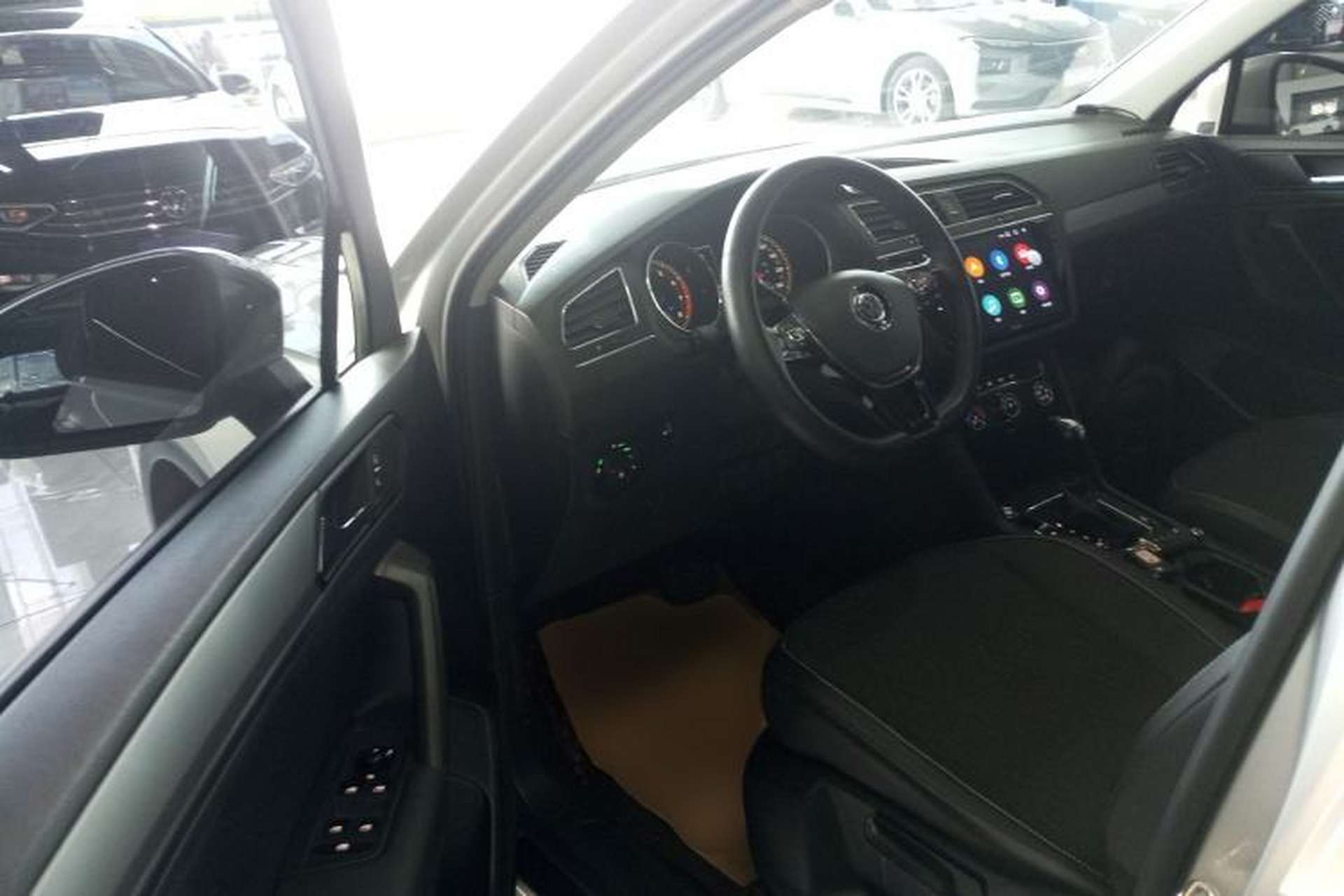 Used Volkswagen Tiguan L 2020 330TSI Automatic Two-Wheel Drive Luxury Edition China VI Standard Driver Seat