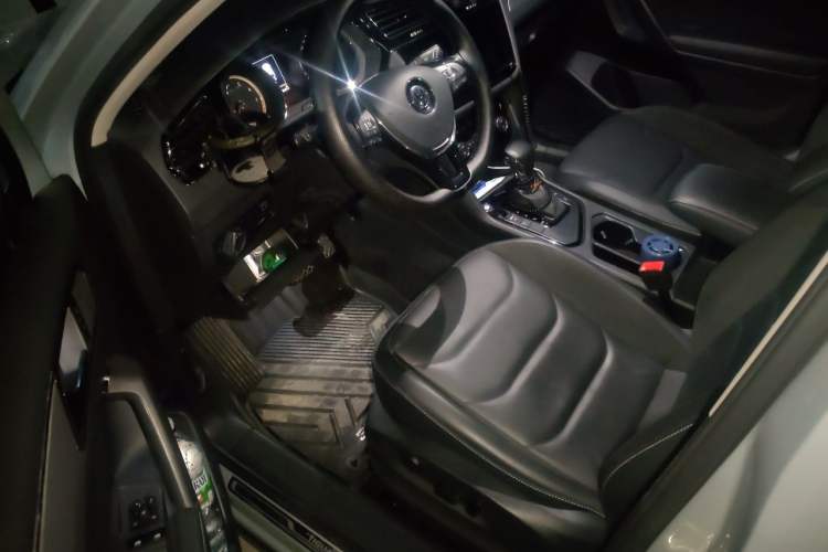 Used Volkswagen Tiguan L 2020 330TSI Automatic Two-Wheel Drive Smart Luxury Edition China VI Standard Driver Seat