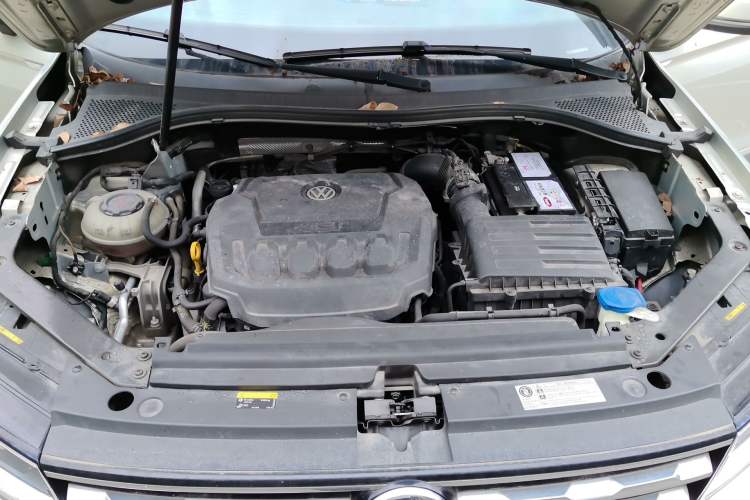 Used Volkswagen Tiguan L 2020 330TSI Automatic Two-Wheel Drive Smart Luxury Edition China VI Standard Engine Bay