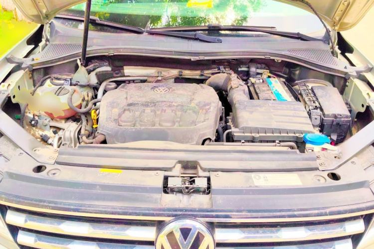Used Volkswagen Tiguan L 2020 330TSI Automatic Two-Wheel Drive Panoramic Comfort Edition China VI Standard Engine Bay