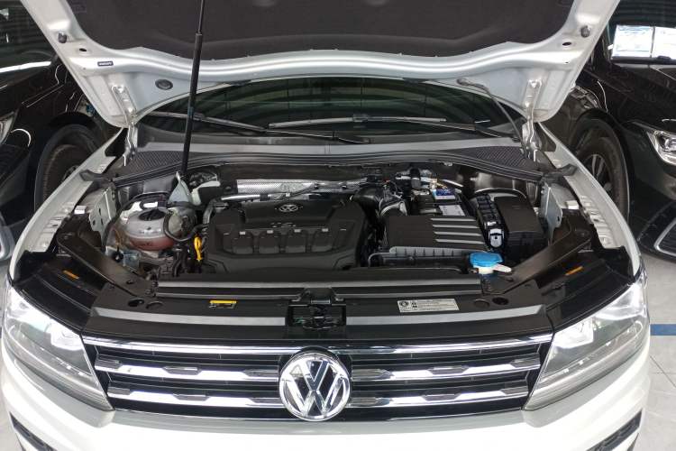 Used Volkswagen Tiguan L 2020 330TSI Automatic Two-Wheel Drive Luxury Edition China VI Standard Engine Bay