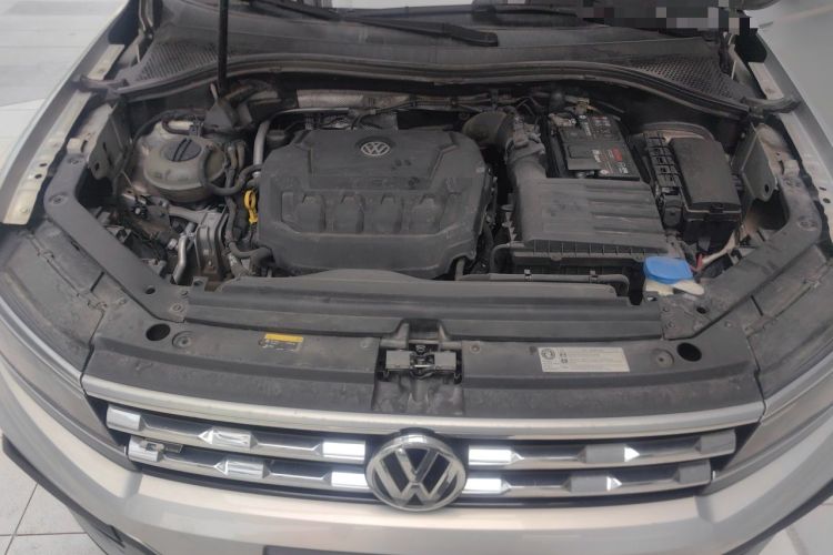 Used Volkswagen Tiguan L 2020 330TSI Automatic Two-Wheel Drive R-Line Flagship Version China VI Standard Engine Bay
