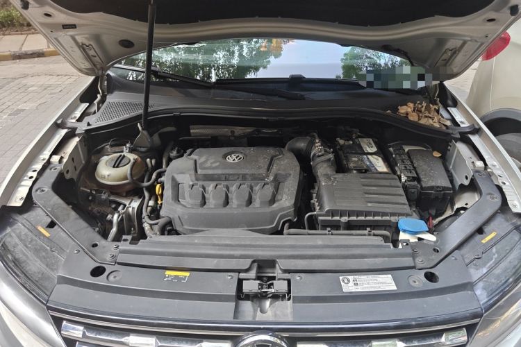 Used Volkswagen Tiguan L 2020 330TSI Automatic Two-Wheel Drive Smart Luxury Edition China VI Standard Engine Bay