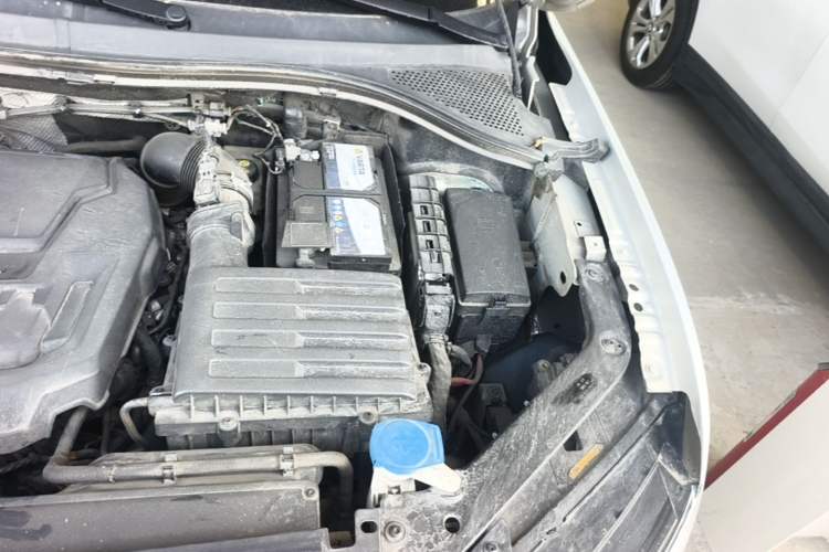 Used Volkswagen Tiguan L 2020 330TSI Automatic Two-Wheel Drive Smart Luxury Edition China VI Standard Engine Bay Left