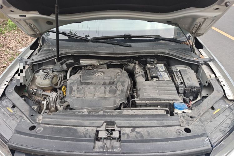 Used Volkswagen Tiguan L 2020 330TSI Automatic Two-Wheel Drive Panoramic Comfort Edition China VI Standard Engine Bay