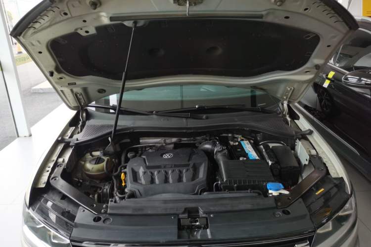 Used Volkswagen Tiguan L 2020 330TSI Automatic Two-Wheel Drive Smart Luxury Edition China VI Standard Engine Bay