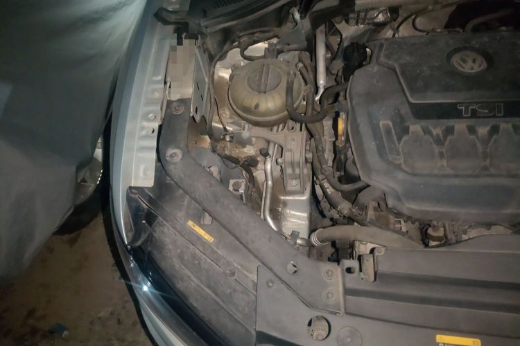 Used Volkswagen Tiguan L 2020 330TSI Automatic Two-Wheel Drive Smart Luxury Edition China VI Standard Engine Bay Right