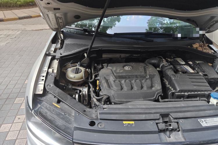 Used Volkswagen Tiguan L 2020 330TSI Automatic Two-Wheel Drive Smart Luxury Edition China VI Standard Engine Bay Right