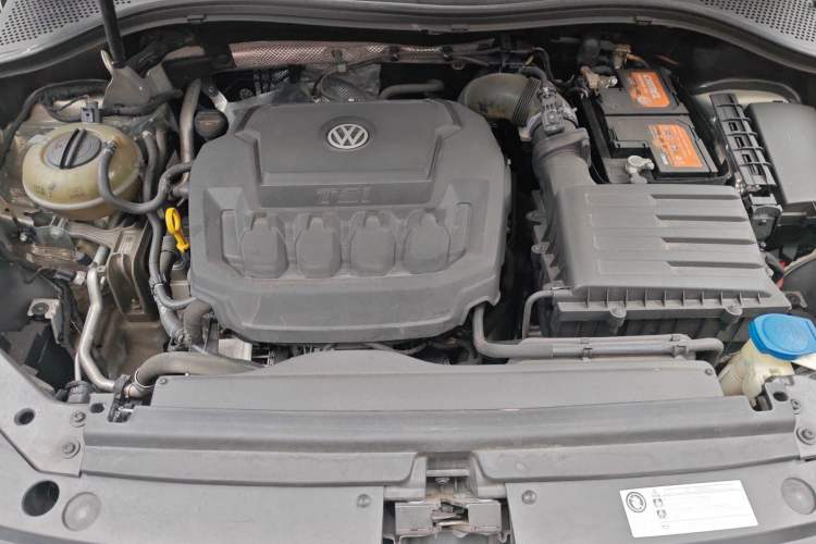 Used Volkswagen Tiguan L 2020 330TSI Automatic Two-Wheel Drive Smart Luxury Edition China VI Standard Engine Bay
