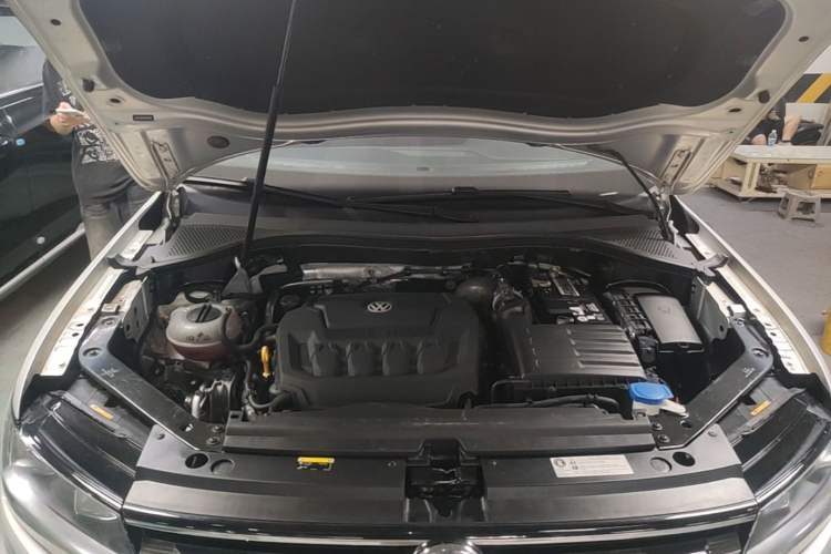 Used Volkswagen Tiguan L 2020 330TSI Automatic Two-Wheel Drive Panoramic Comfort Edition China VI Standard Engine Bay