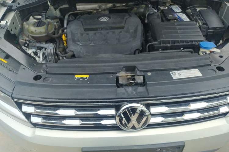 Used Volkswagen Tiguan L 2020 330TSI Automatic Two-Wheel Drive Panoramic Comfort Edition China VI Standard Engine Bay