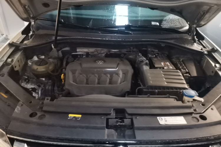 Used Volkswagen Tiguan L 2020 330TSI Automatic Two-Wheel Drive Panoramic Comfort Edition China VI Standard Engine Bay