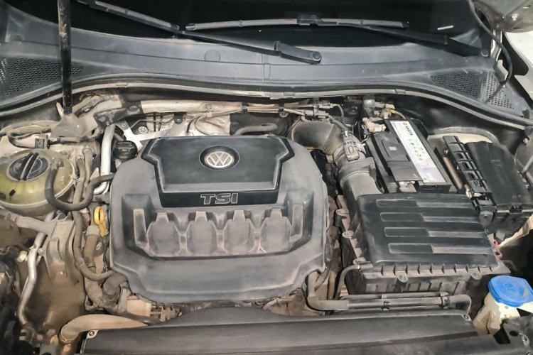 Used Volkswagen Tiguan L 2020 330TSI Automatic Two-Wheel Drive R-Line Flagship Version China VI Standard Engine Bay