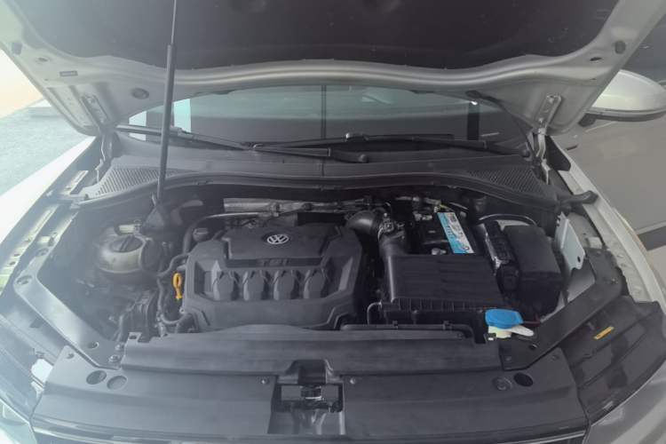 Used Volkswagen Tiguan L 2020 330TSI Automatic Two-Wheel Drive Smart Luxury Edition China VI Standard Engine Bay