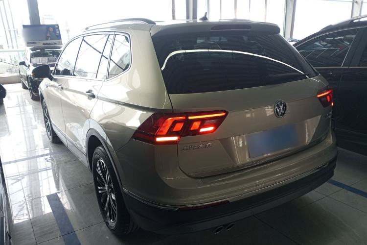 Used Volkswagen Tiguan L 2020 330TSI Automatic Two-Wheel Drive Luxury Edition China VI Standard Exterior 2