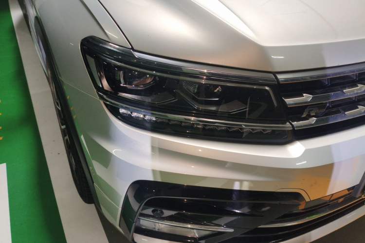 Used Volkswagen Tiguan L 2020 330TSI Automatic Two-Wheel Drive R-Line Flagship Version China VI Standard Exterior 3